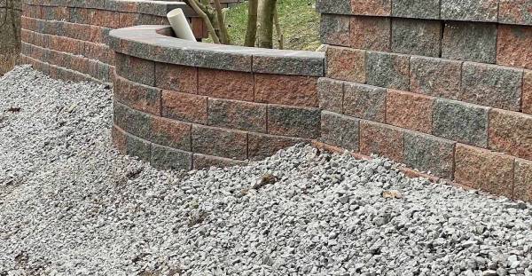 Photo depicting a retaining wall installation in wexford pa